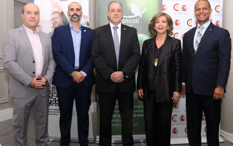 Miembros de la mesa de honor en el desayuno conferencia los nuevos estándares europeos de información en sostenibilidad