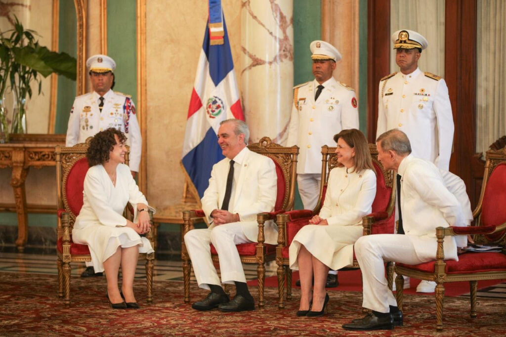 LOREA RRIBALZAGA CON LUIS ABINADER