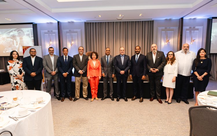 CAMACOESRD-desayuno-empresarial_En-la-era-de-la-incertidumbre_la-inversion-en-energias-renovables-presente-y-futuro